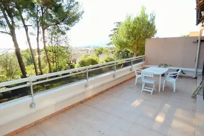 Grande terrasse avec vue mer! Parking privatif.