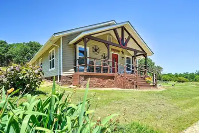 Image de McAlester Family Cottage-30 acres et étangs privés!