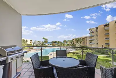 Image de Front De Mer - Eagle Beach - Oceania Resort - Condo Summer View 2br - A244