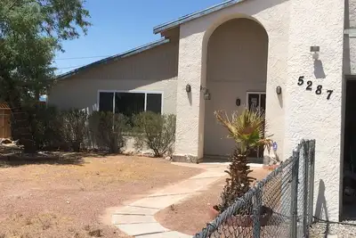 Image de Caché paradis à Golden Shores Topock Arizona 1500 $ par mois.