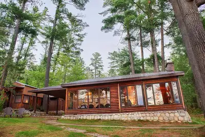 Image de Belle maison en bois rond sur la rivière Mattawa historique (lac Chantplein)