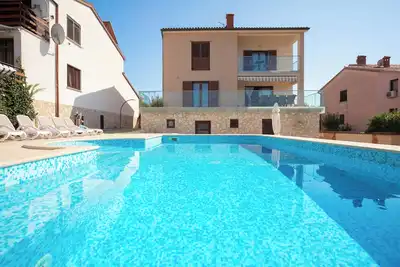 Image de Villa spacieuse récemment rénovée Nancy, vue imprenable sur la mer, piscine de 40 m2, sauna, billard