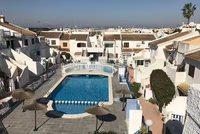 Image de Villa privée calme avec piscine partagée et terrasse privée sur le toit
