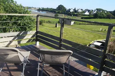 Image de Gîte confortable en bord de mer, vue splendide depuis le jardin!