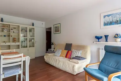 Image de T2 lumineux avec balcon à Arcachon, proche plage, parking, wifi et commerces