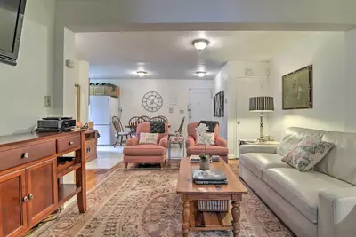 Image de Quaint Yonkers Condo - 1 bloc de la rivière Hudson!