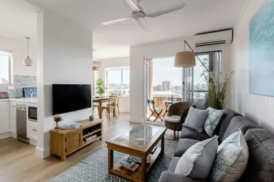 Image de Manly Beach Pad est un appartement lumineux et plage de 2 chambres avec vue sur la plage de Manly