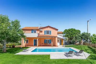 Image de Belle maison à Banjole avec WiFi