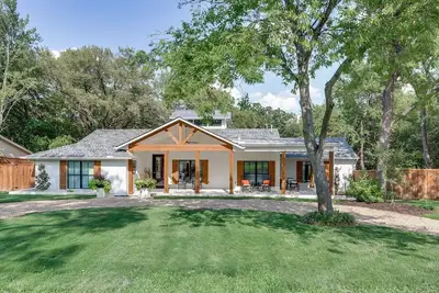 Image de Nouvelle Maison De Luxe Designer! Près de Gaylord Sleeps 18 Pool / Lake Grapevine