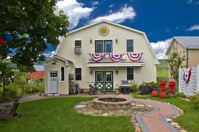 Image de Lakeside Carriage House à Leaser Lake B et B - confortable, confortable, pays