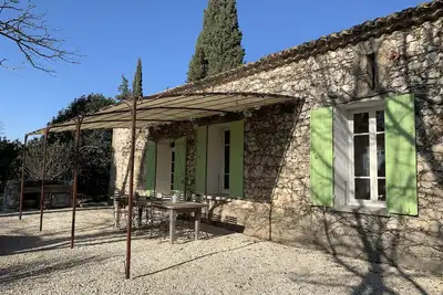Image de Près d'uzes. Demeure de caractère dans une ancienne bergerie. piscine privée.