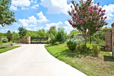 Image de \"Le palissandre\" un peu champĂŞtre, proche de la ville, neuf, propre et frais.