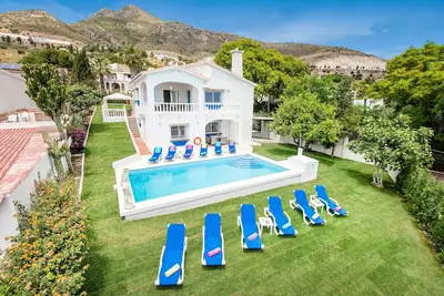Image de Villa de luxe 5 chambres avec vue sur la mer et piscine d'eau de mer chauffée