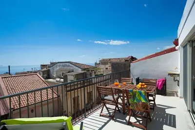 Image de Splendid apartment with terrace overlooking Corso Umberto, Taormina, Sycily