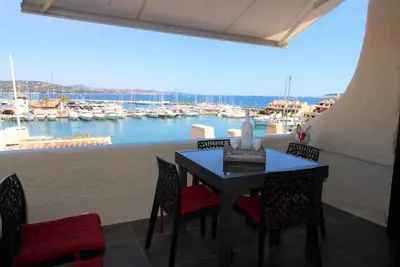 Image de Appartement climatisé avec Vue sur le Port