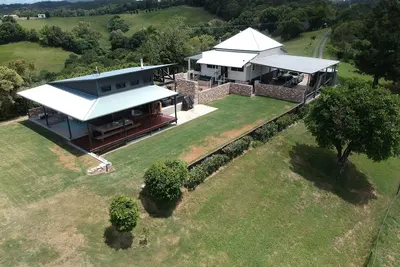 Image de Ferme de Thirlestane Cottage-Cooroy<br>Cottage de luxe vue imprenable sur l'arrière-pays