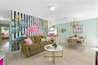 Image de ☆ Lit King dans Master • 1er étage • Piscine chauffée • ¼ mile à pied de Siesta Key ☆