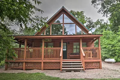 Image de «The Moonshine» Cabin avec bain à remous - 3 mi à Dollywood