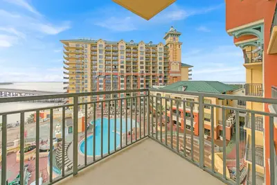 Image de Emerald Grande Corner Over The Pool & Harborwalk Village😎Incredible Gulf Views