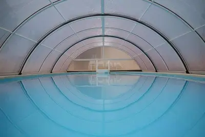 maison  dans le cher, 5 chambres, tout confort, parc de 4500m2, piscine couverte