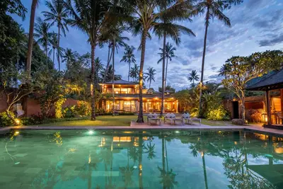 Villa Manis Beachfront, 6br Retreat in Candidasa