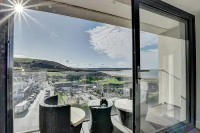 Image de 5 Byron Apartments - Trois Chambres Appartement, Couchages 5