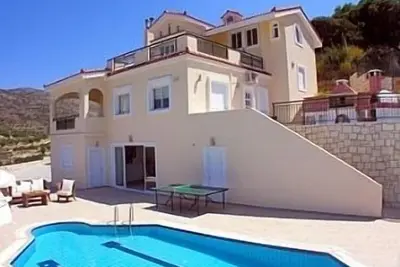 Image de Luxueuse villa privée avec piscine privée et vues sur mer