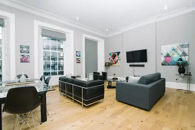 Image de Huge 5* Georgian Apartment - Great Location