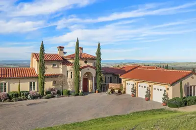 Image de Villa de Lucca - Un domaine viticole et un lieu de mariage
