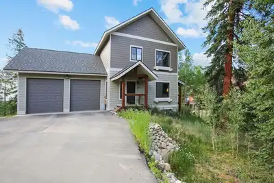 Image de Tout nouveau luxe | Spa privé | Terrasse couverte avec vue sur la montagne | Grill & Chill!