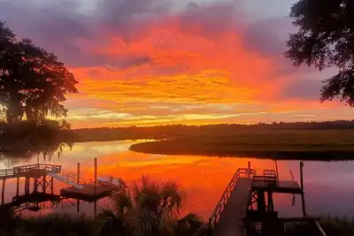Image de Darien, Ga Grande maison accueillant les animaux domestiques 3/2 sur quai en eau profonde, kayaks, canoës et vélos