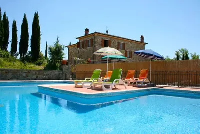 Image de Villa avec piscine privée dans une position panoramique et tranquille à seulement 3 km du village de