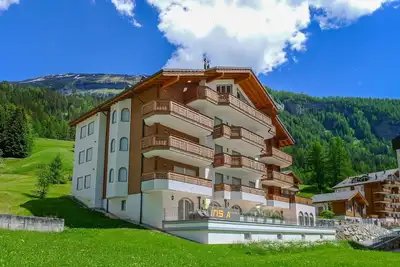 Image de Joli appartement pour 7 personnes avec Wifi, bain Ă remous, Tv, balcon et parking