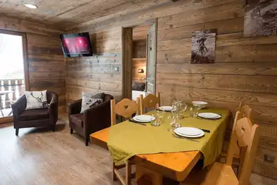 Image de Superbe appartement premium entièrement rénové, terrasse, poêle à bois, belle vue