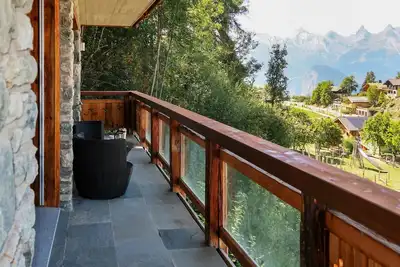 Image de Joli appartement pour 10 personnes avec bain Ă remous, Wifi, Tv et terrasse