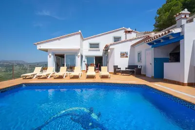 Image de Maison de vacances privée avec bain à remous, piscine privée, Wifi, climatisation, Tv, terrasse