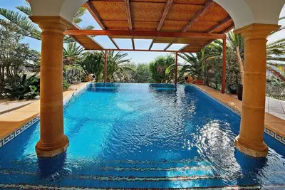Image de Belle maison de vacances privée avec Wifi, piscine privée, climatisation, Tv, terrasse, parking