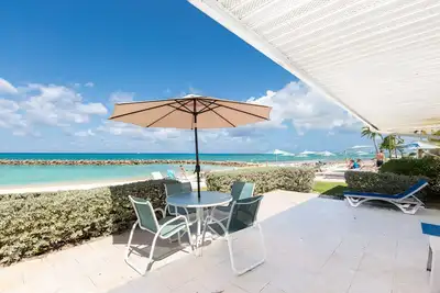 Image de Sunset Cove Oceanfront # 132: 3 Br / 2 Ba condo à Grand Cayman Sc132, 7 personnes