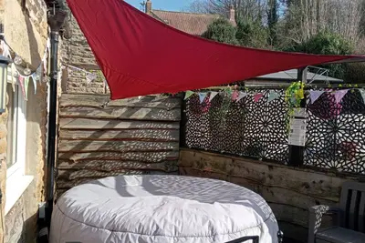 Image de Dog Friendly Larch Cottage, dans le magnifique village rural de Ruston