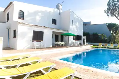 Image de Villa individuelle avec piscine privée à 1, 5 km du port de plaisance de Vilamoura
