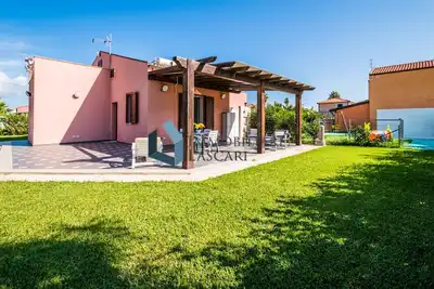 Image de Vacances en Villa avec accès direct à la plage, 6 couchages aux couleurs vives
