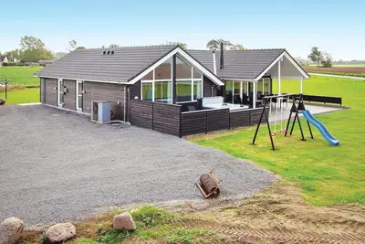 Image de Superbe maison à Bogense avec sauna