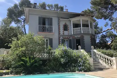 Maison de Charme des années 1930 avec Piscine et chambres climatisées