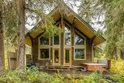 Image de Cabine avec bain à remous privé, cuisine gastronomique, détails en bois fabriqués à la main, près du ski