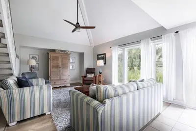 Image de Spinnaker rénové! Animaux acceptés! Marche pour Pelican Beach, piscines, golf, gastronomie!