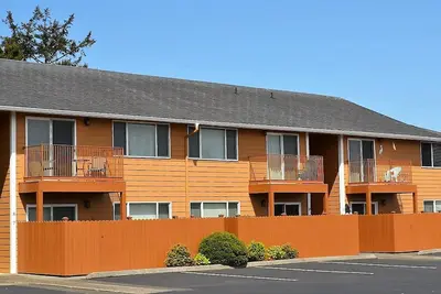 Image de Condo 2Bd / 1Ba récemment rénové à 2 pâtés de maisons de la plage / Convention Ctr / Downtown