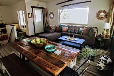 Image de Luxe de montagne: Nouvelle maison moderne avec une vue imprenable et pont privé sur le toit