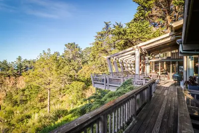 Image de Stunner Oceanfront w / pont, véranda et des vues incroyables - à proximité des plages!