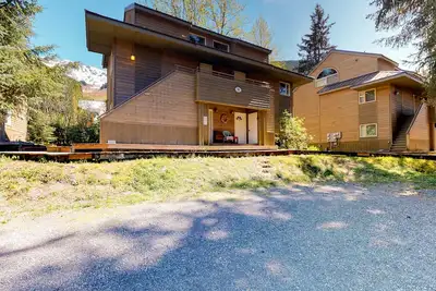 Image de Nouvelle Liste! Condo entièrement équipé dispose d'un excellent emplacement près de ski et plus
