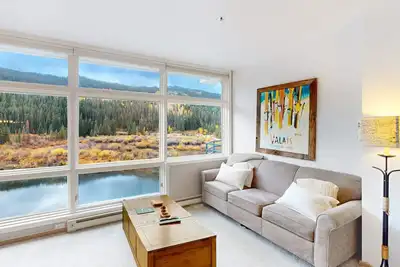 Image de Nouvelle Liste! Condo au dernier étage avec vues spectaculaires, front de mer sur la rivière Snake